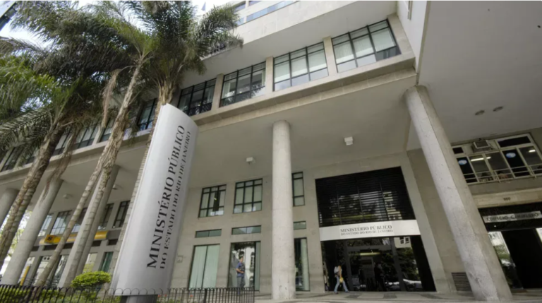 Dois PMs são presos suspeitos de fornecer armas para milícia de Curicica e TCP