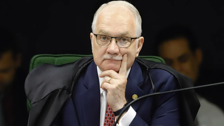 Fachin dá 24 horas para PF esclarecer onde está íntegra do celular de Daniel Vorcaro